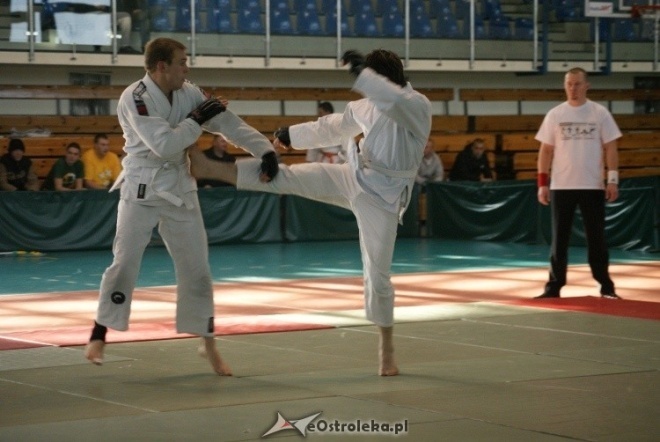 Colloseum - piąta edycja turnieju Ju Jitsu Full Contact (MMA) i Grapplingu w Ostrołęce (30.10.2010) - zdjęcie #148 - eOstroleka.pl