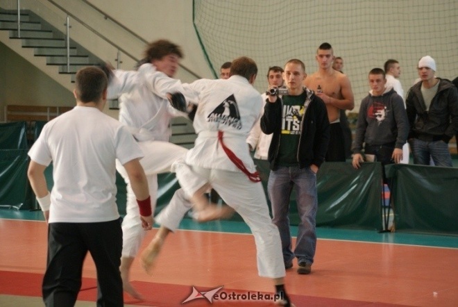 Colloseum - piąta edycja turnieju Ju Jitsu Full Contact (MMA) i Grapplingu w Ostrołęce (30.10.2010) - zdjęcie #141 - eOstroleka.pl