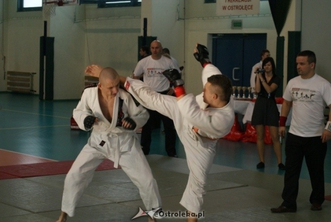 Colloseum - piąta edycja turnieju Ju Jitsu Full Contact (MMA) i Grapplingu w Ostrołęce (30.10.2010) - zdjęcie #133 - eOstroleka.pl