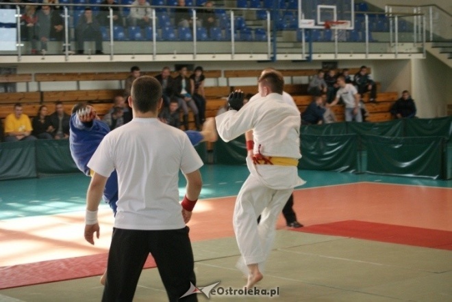 Colloseum - piąta edycja turnieju Ju Jitsu Full Contact (MMA) i Grapplingu w Ostrołęce (30.10.2010) - zdjęcie #93 - eOstroleka.pl