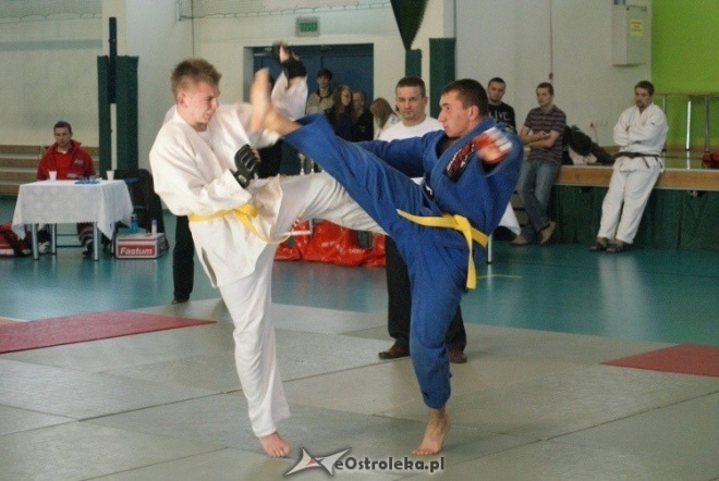 Colloseum - piąta edycja turnieju Ju Jitsu Full Contact (MMA) i Grapplingu w Ostrołęce (30.10.2010) - zdjęcie #90 - eOstroleka.pl