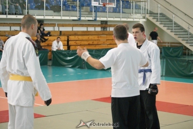 Colloseum - piąta edycja turnieju Ju Jitsu Full Contact (MMA) i Grapplingu w Ostrołęce (30.10.2010) - zdjęcie #59 - eOstroleka.pl