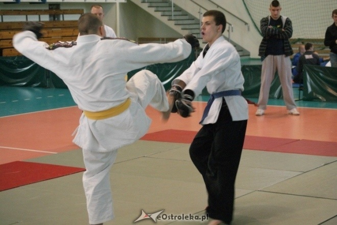 Colloseum - piąta edycja turnieju Ju Jitsu Full Contact (MMA) i Grapplingu w Ostrołęce (30.10.2010) - zdjęcie #58 - eOstroleka.pl