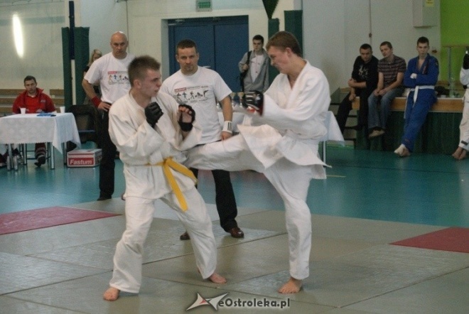 Colloseum - piąta edycja turnieju Ju Jitsu Full Contact (MMA) i Grapplingu w Ostrołęce (30.10.2010) - zdjęcie #45 - eOstroleka.pl