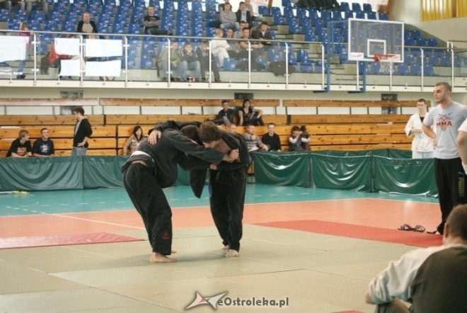 Colloseum - piąta edycja turnieju Ju Jitsu Full Contact (MMA) i Grapplingu w Ostrołęce (30.10.2010) - zdjęcie #33 - eOstroleka.pl