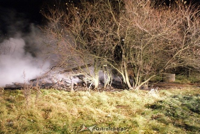 Pożar w miejscowości Łazy (1.11.2010) - zdjęcie #17 - eOstroleka.pl