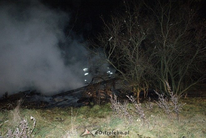 Pożar w miejscowości Łazy (1.11.2010) - zdjęcie #11 - eOstroleka.pl
