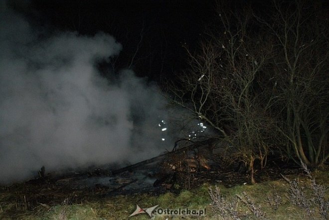 Pożar w miejscowości Łazy (1.11.2010) - zdjęcie #10 - eOstroleka.pl