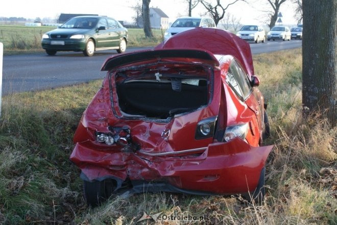 Wypadek pod Kadzidłem (01.11.2010) - zdjęcie #5 - eOstroleka.pl