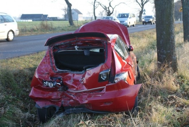 Wypadek pod Kadzidłem (01.11.2010) - zdjęcie #4 - eOstroleka.pl