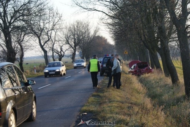 Wypadek pod Kadzidłem (01.11.2010) - zdjęcie #2 - eOstroleka.pl