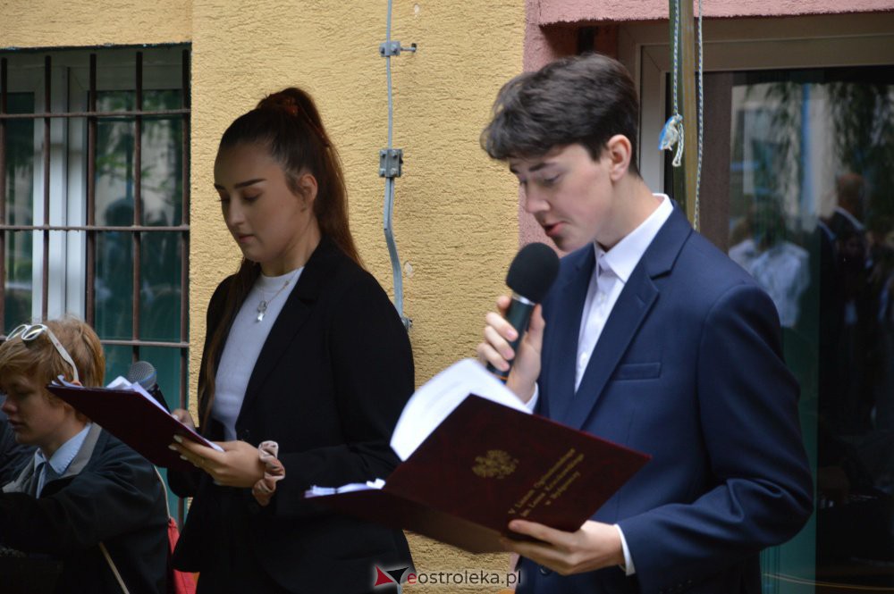 Rozpoczęcie roku szkolnego w I LO [1.09.2020] - zdjęcie #30 - eOstroleka.pl