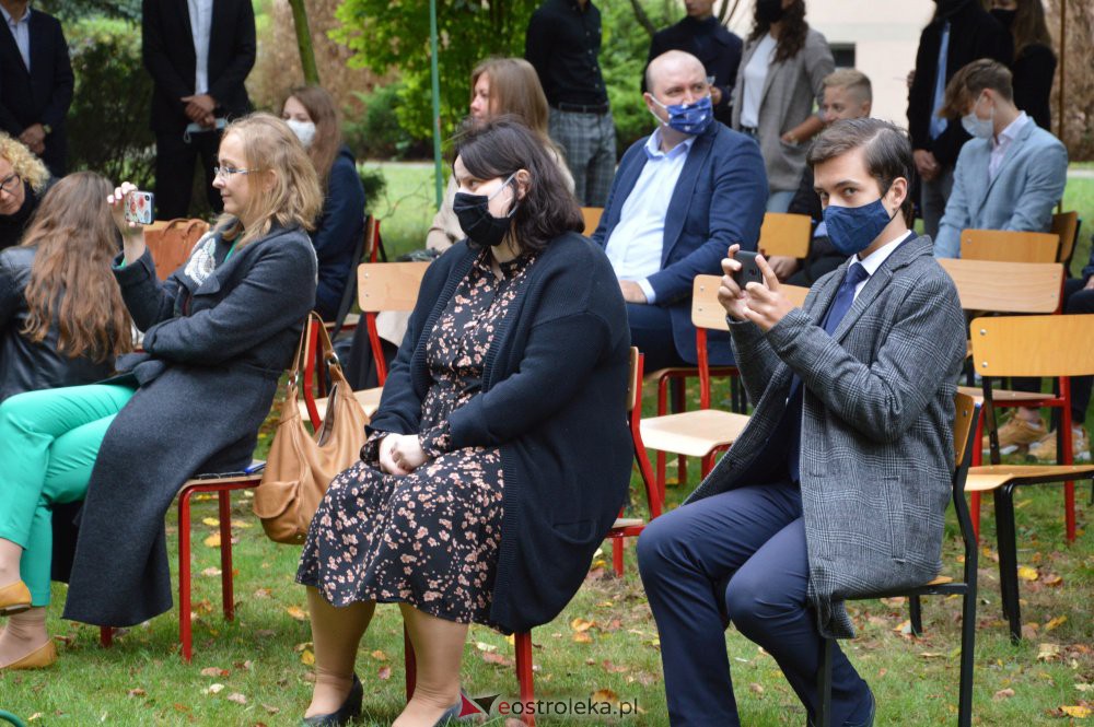 Rozpoczęcie roku szkolnego w I LO [1.09.2020] - zdjęcie #11 - eOstroleka.pl