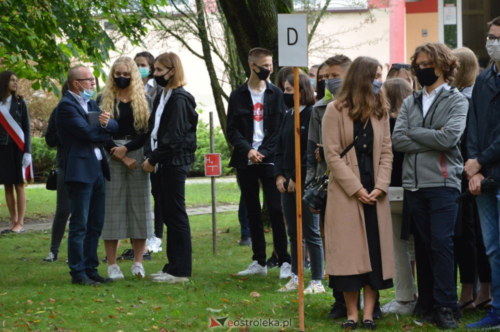Rozpoczęcie roku szkolnego w I LO [1.09.2020] - zdjęcie #4 - eOstroleka.pl