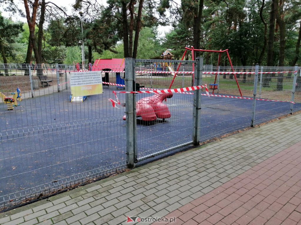 W parku na osiedlu Bursztynowym runęło drzewo. Zamknięto plac zabaw [03.09.2020] - zdjęcie #3 - eOstroleka.pl