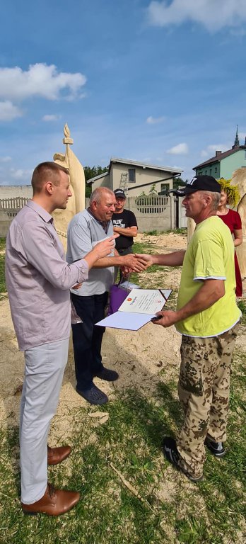 Zakończenie pleneru rzeźbiarskiego w Rzekuniu [05.09.2020] - zdjęcie #15 - eOstroleka.pl