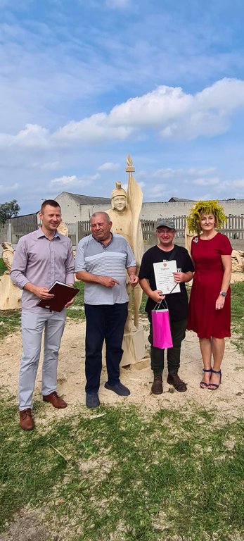 Zakończenie pleneru rzeźbiarskiego w Rzekuniu [05.09.2020] - zdjęcie #8 - eOstroleka.pl