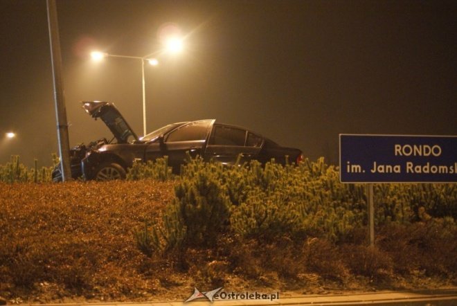 Wypadek na Rondzie Jana Radomskiego w Ostrołęce (08.11.2010) - zdjęcie #3 - eOstroleka.pl