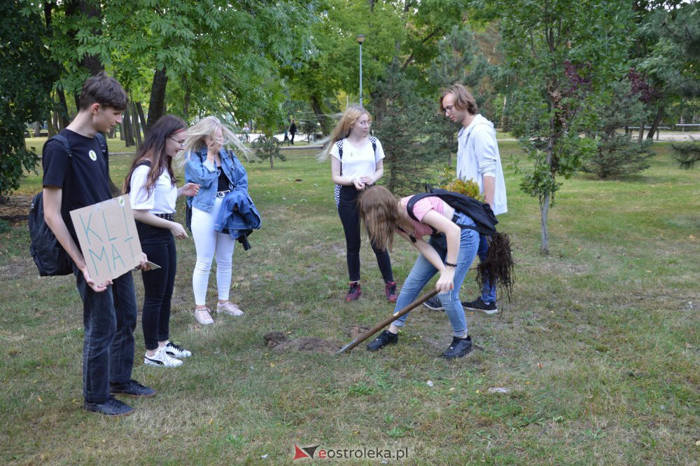 Młodzieżowy Strajk Klimatyczny w Ostrołęce - zdjęcie #11 - eOstroleka.pl