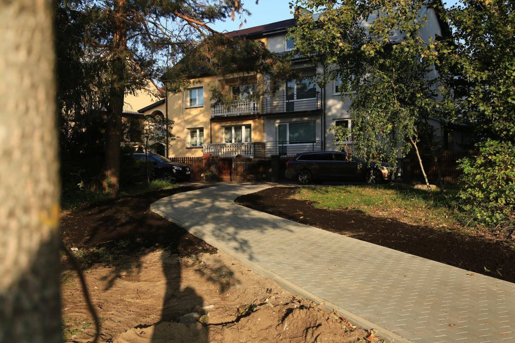 Uzupełnienie ciągów pieszych na os. Bursztynowe - zdjęcie #2 - eOstroleka.pl