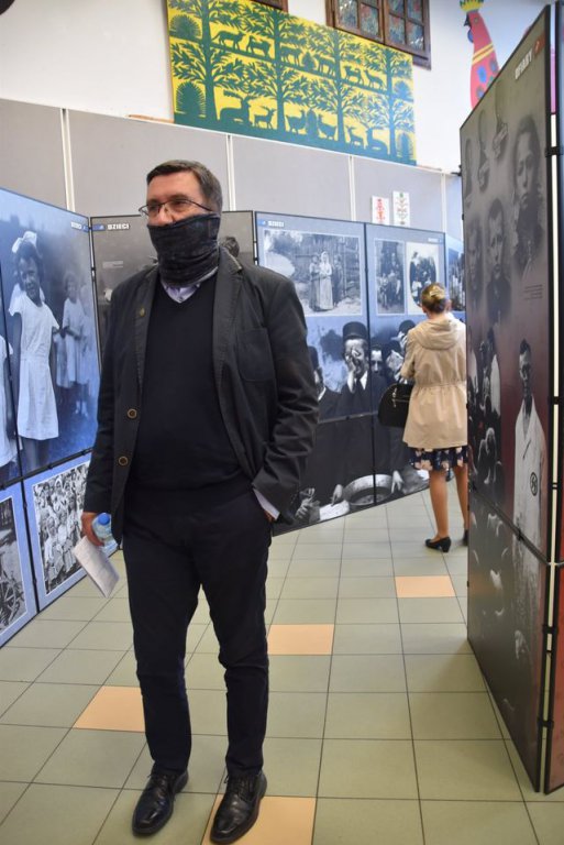 Wernisaż wystawy „Ukradzione dzieciństwo” [28.09.2020] - zdjęcie #1 - eOstroleka.pl