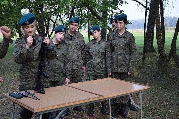 Adepci „mundurówki” z II SLO na ćwiczeniach w jednostce wojskowej w Lipowcu [28.09.2020] - zdjęcie #8 - eOstroleka.pl