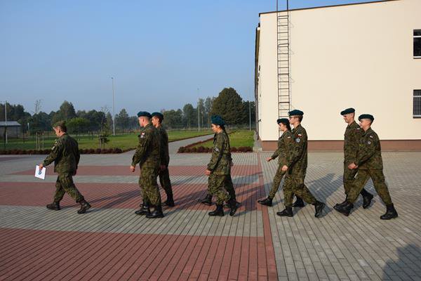 Adepci „mundurówki” z II SLO na ćwiczeniach w jednostce wojskowej w Lipowcu [28.09.2020] - zdjęcie #12 - eOstroleka.pl