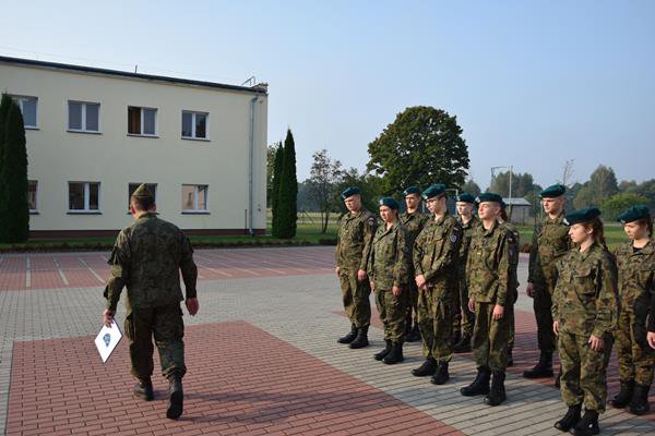Adepci „mundurówki” z II SLO na ćwiczeniach w jednostce wojskowej w Lipowcu [28.09.2020] - zdjęcie #13 - eOstroleka.pl