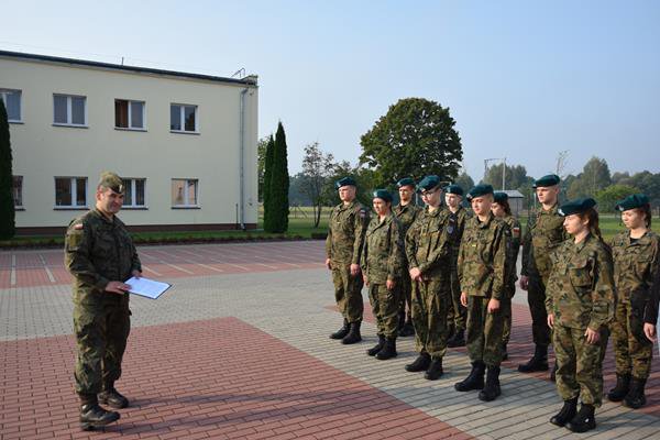 Adepci „mundurówki” z II SLO na ćwiczeniach w jednostce wojskowej w Lipowcu [28.09.2020] - zdjęcie #14 - eOstroleka.pl