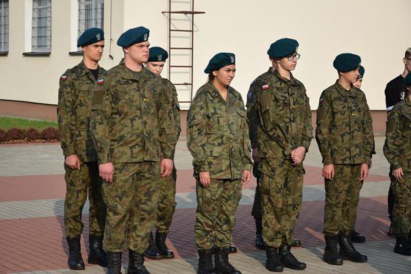 Adepci „mundurówki” z II SLO na ćwiczeniach w jednostce wojskowej w Lipowcu [28.09.2020] - zdjęcie #15 - eOstroleka.pl