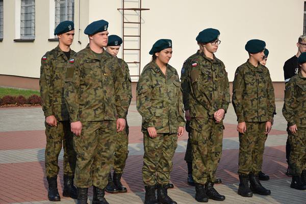 Adepci „mundurówki” z II SLO na ćwiczeniach w jednostce wojskowej w Lipowcu [28.09.2020] - zdjęcie #16 - eOstroleka.pl