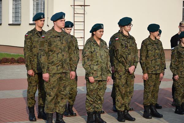 Adepci „mundurówki” z II SLO na ćwiczeniach w jednostce wojskowej w Lipowcu [28.09.2020] - zdjęcie #7 - eOstroleka.pl