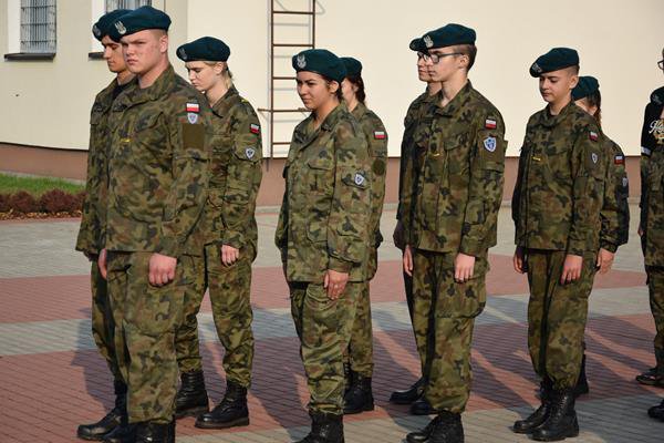 Adepci „mundurówki” z II SLO na ćwiczeniach w jednostce wojskowej w Lipowcu [28.09.2020] - zdjęcie #17 - eOstroleka.pl