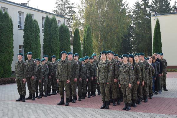 Adepci „mundurówki” z II SLO na ćwiczeniach w jednostce wojskowej w Lipowcu [28.09.2020] - zdjęcie #22 - eOstroleka.pl