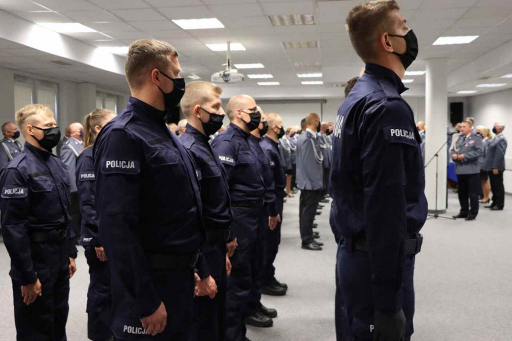 Nowy policjant w szeregach ostrołęckiej komendy. Odznaczenia dla zasłużonych funkcjonariuszy [28.09.2020] - zdjęcie #13 - eOstroleka.pl