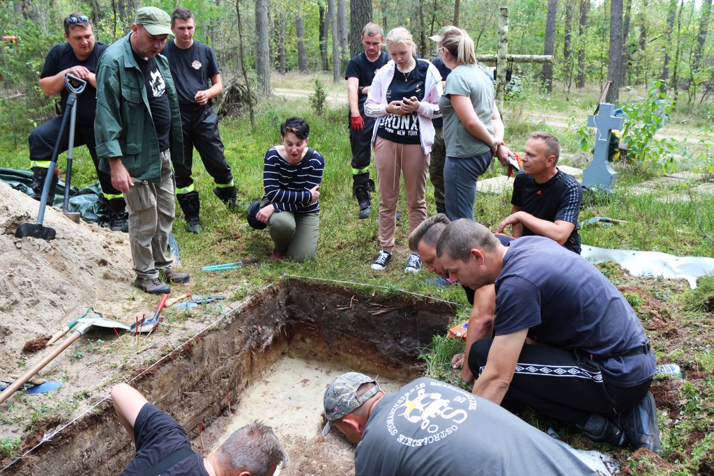 Zajrzeli pod powierzchnię cmentarza z czasów Wielkiej Wojny [30.09.2020] - zdjęcie #3 - eOstroleka.pl