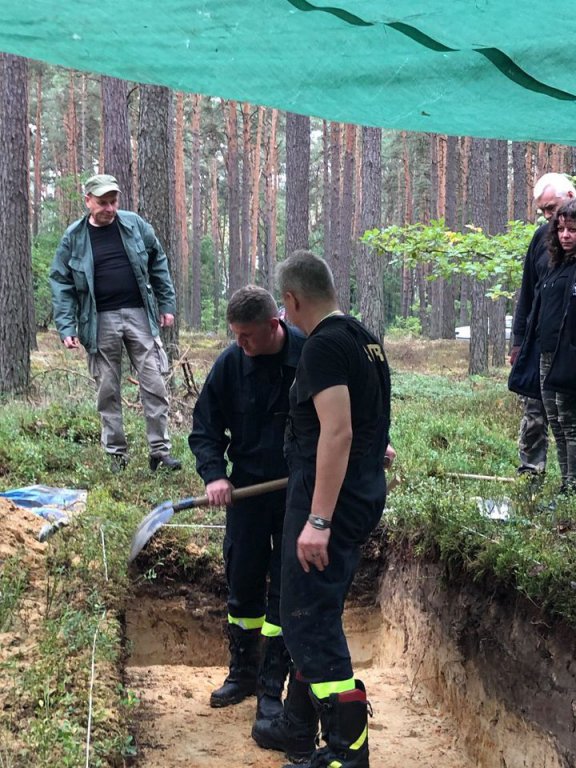 Zajrzeli pod powierzchnię cmentarza z czasów Wielkiej Wojny [30.09.2020] - zdjęcie #38 - eOstroleka.pl