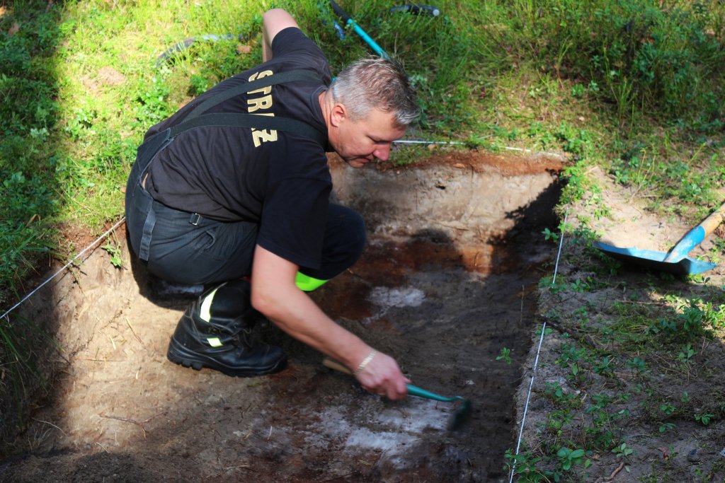 Zajrzeli pod powierzchnię cmentarza z czasów Wielkiej Wojny [30.09.2020] - zdjęcie #25 - eOstroleka.pl