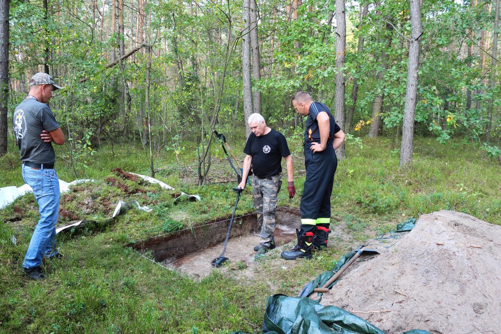 Zajrzeli pod powierzchnię cmentarza z czasów Wielkiej Wojny [30.09.2020] - zdjęcie #19 - eOstroleka.pl