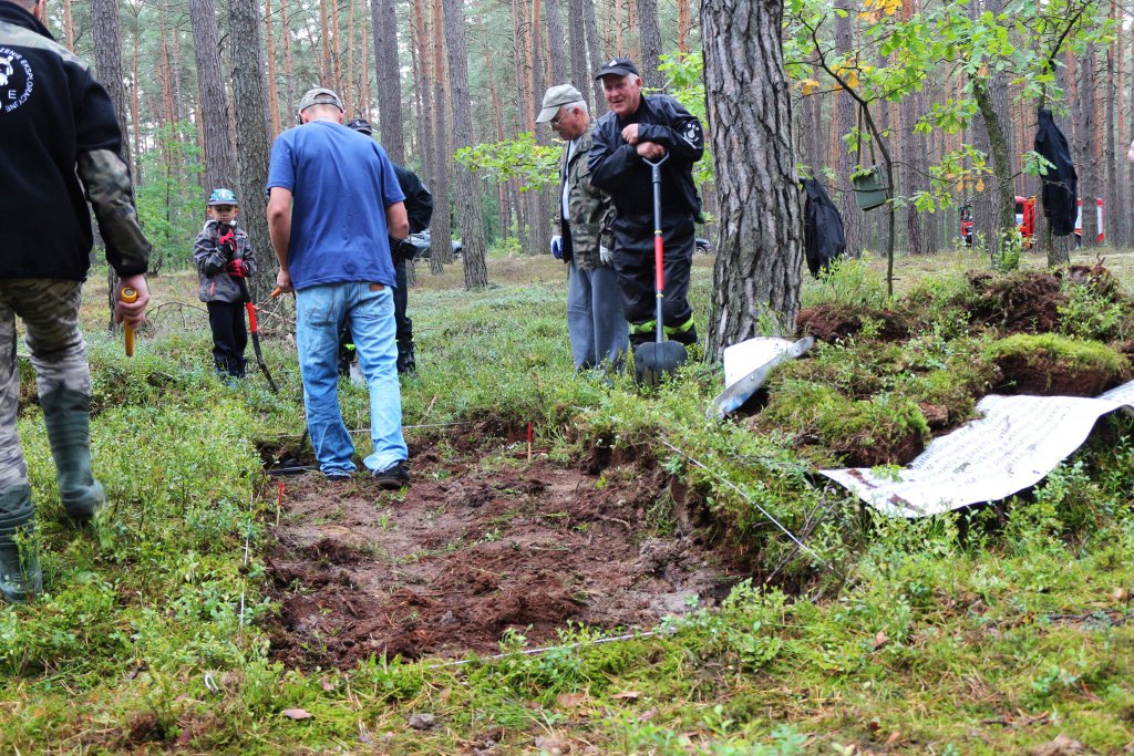 Zajrzeli pod powierzchnię cmentarza z czasów Wielkiej Wojny [30.09.2020] - zdjęcie #3 - eOstroleka.pl