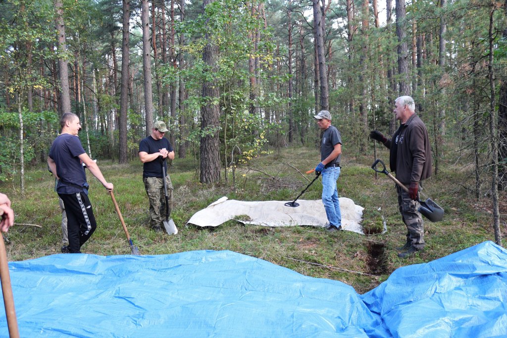 Zajrzeli pod powierzchnię cmentarza z czasów Wielkiej Wojny [30.09.2020] - zdjęcie #46 - eOstroleka.pl