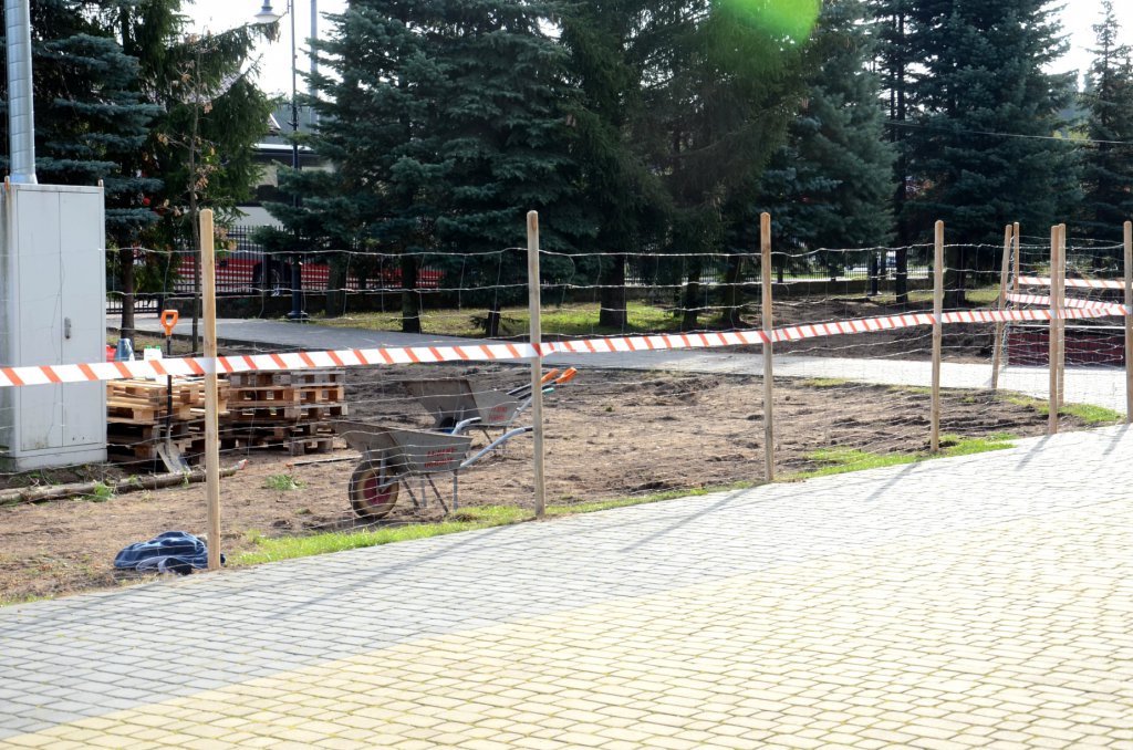 W Kadzidle powstaje pierwsze przyszkolne arboretum w powiecie ostrołęckim - zdjęcie #9 - eOstroleka.pl