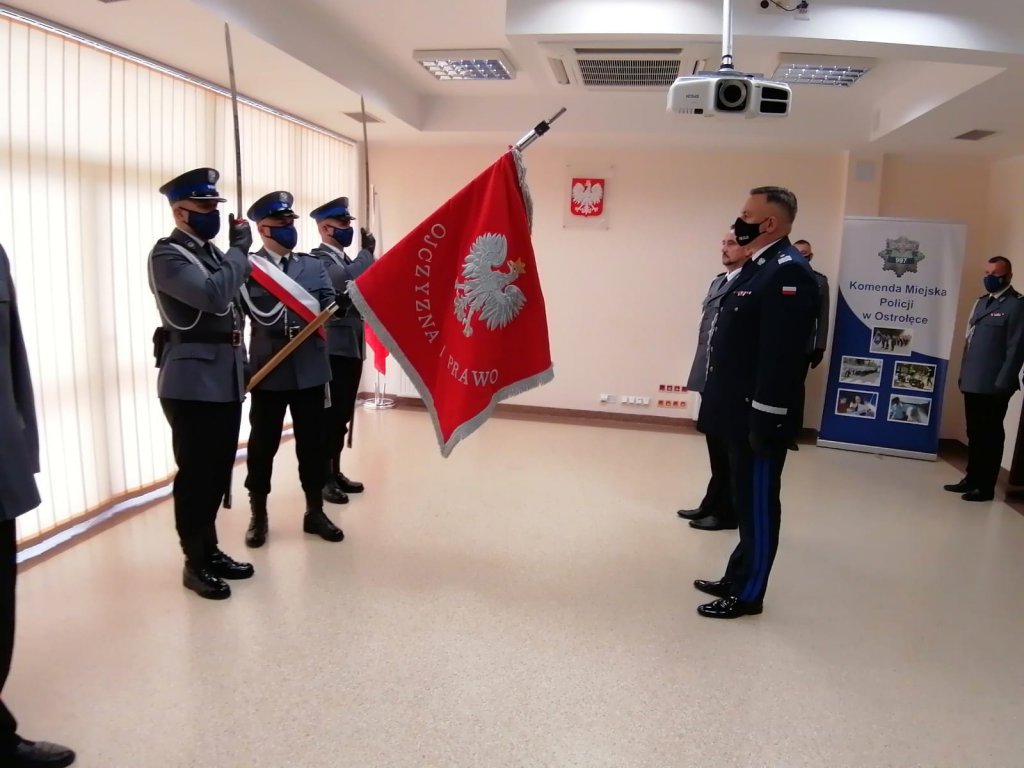 Oficjalne pożegnanie komendanta miejskiego policji w Ostrołęce [01.10.2020] - zdjęcie #3 - eOstroleka.pl