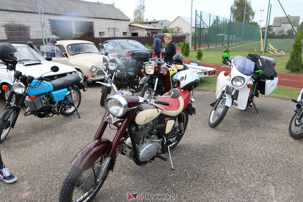 IX Rzekuńskie Spotkania Fanów Starej Motoryzacji [04.10.2020] - zdjęcie #76 - eOstroleka.pl