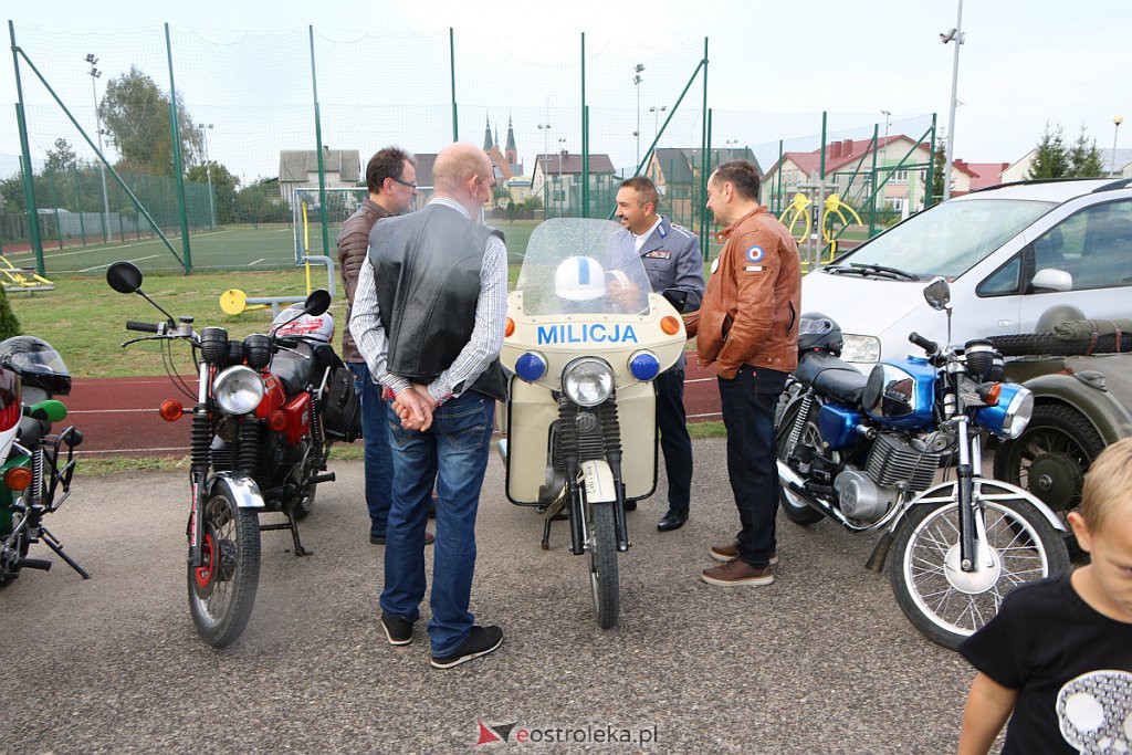 IX Rzekuńskie Spotkania Fanów Starej Motoryzacji [04.10.2020] - zdjęcie #72 - eOstroleka.pl