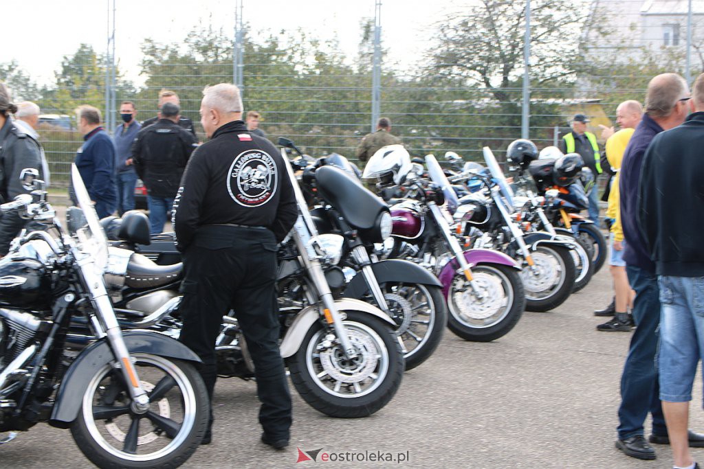 IX Rzekuńskie Spotkania Fanów Starej Motoryzacji [04.10.2020] - zdjęcie #66 - eOstroleka.pl