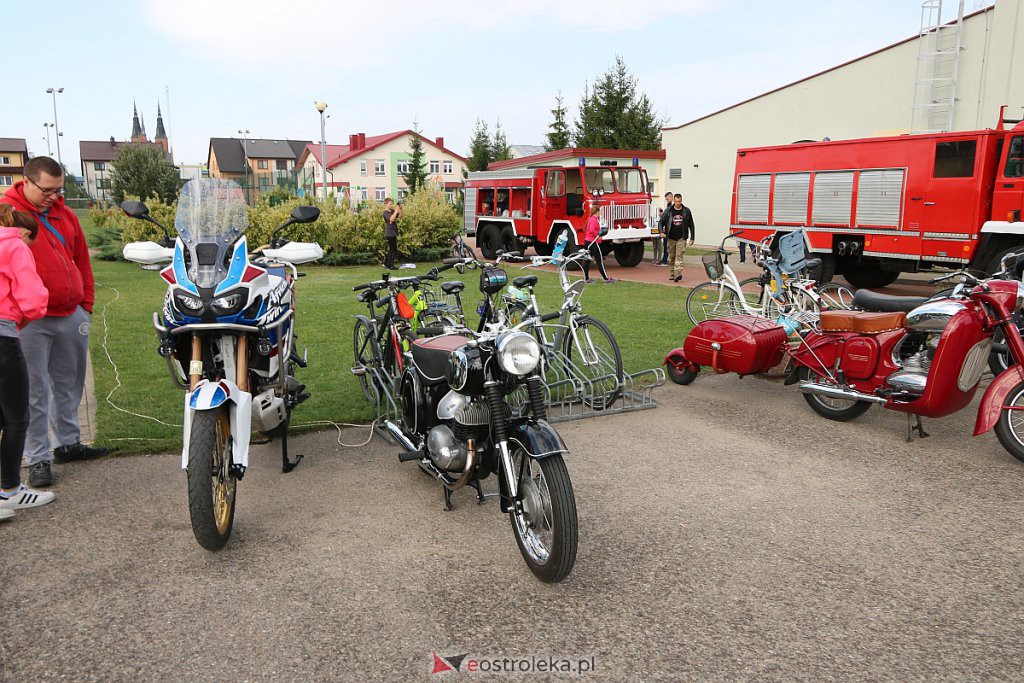 IX Rzekuńskie Spotkania Fanów Starej Motoryzacji [04.10.2020] - zdjęcie #59 - eOstroleka.pl