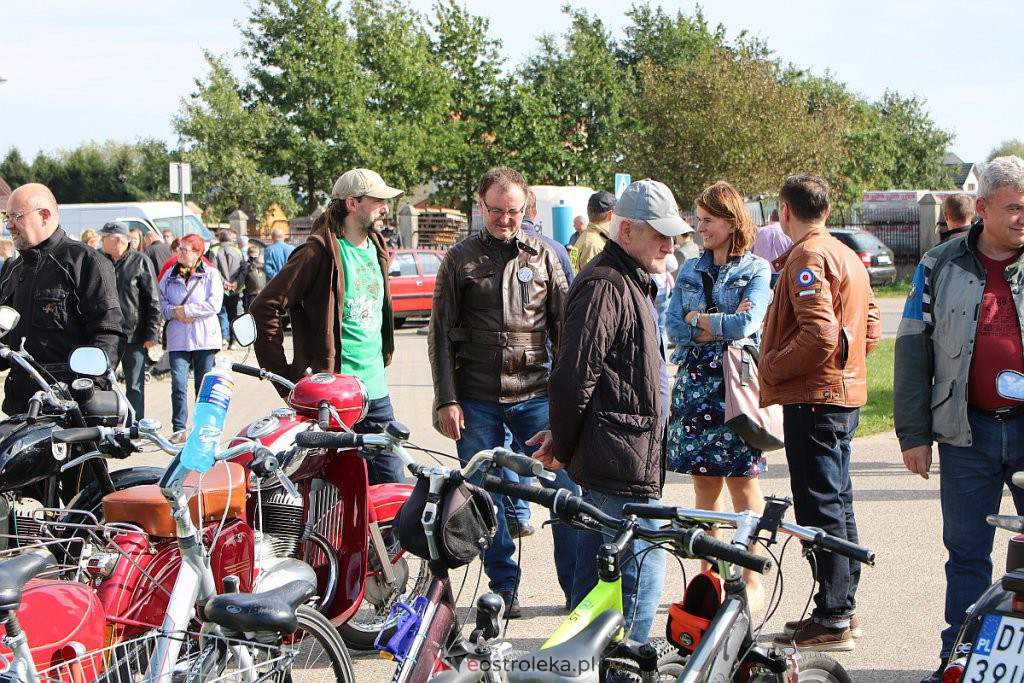 IX Rzekuńskie Spotkania Fanów Starej Motoryzacji [04.10.2020] - zdjęcie #49 - eOstroleka.pl