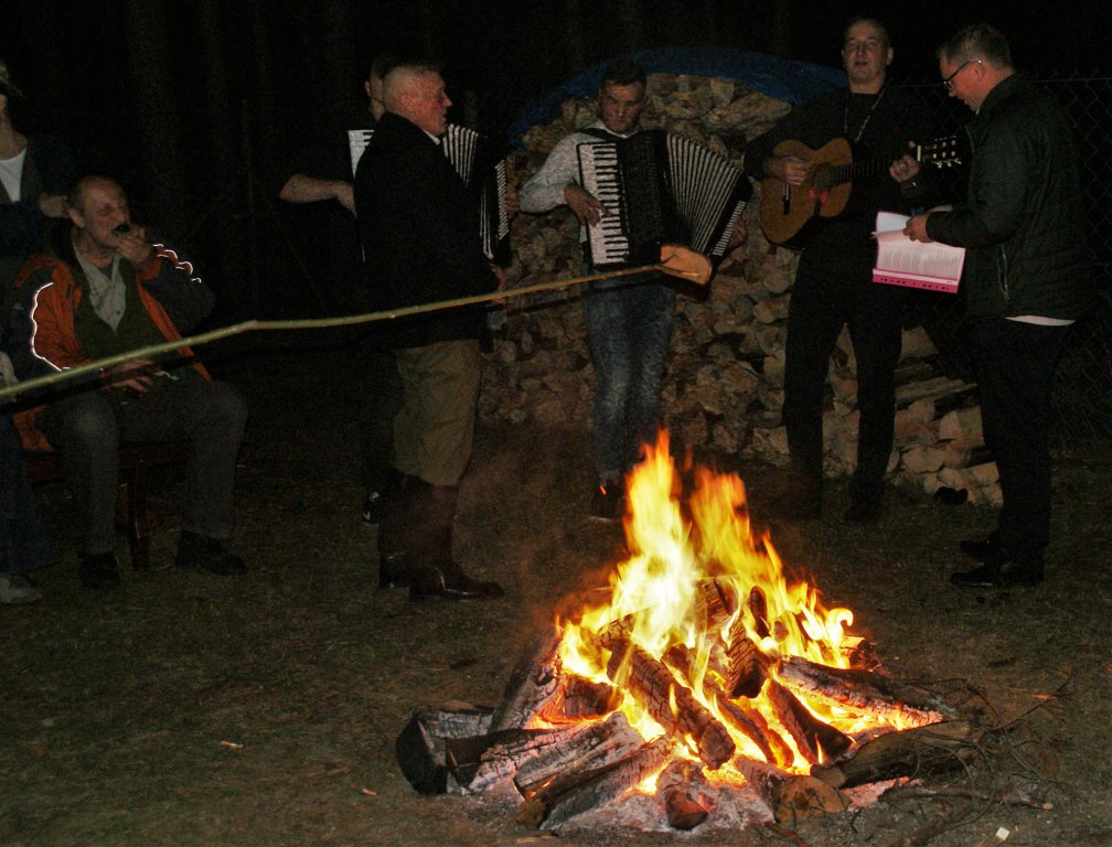 76. rocznica pacyfikacji wsi Bandysie. Kurpie pamiętają o swoich poległych Braciach [04.10.2020] - zdjęcie #45 - eOstroleka.pl