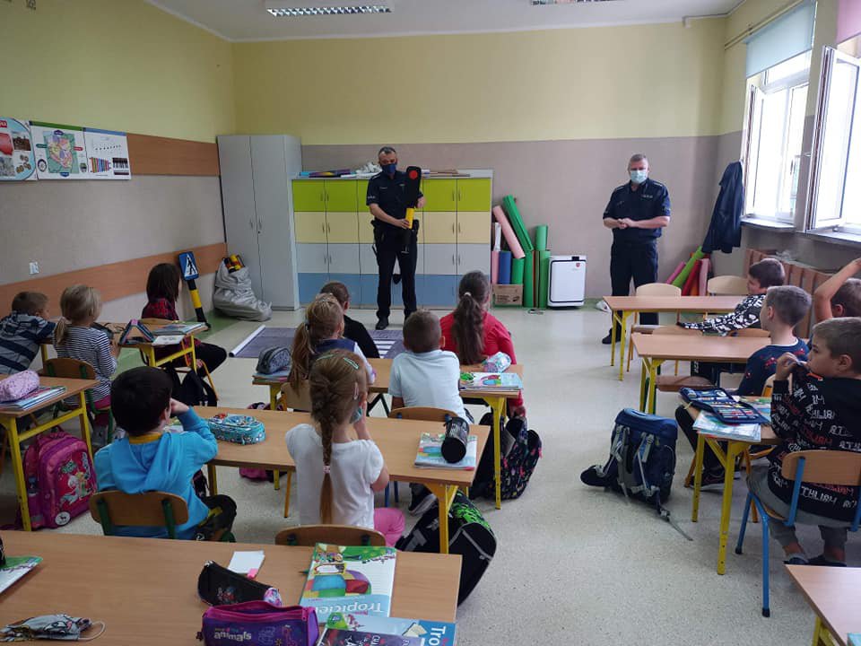 Lekcja bezpieczeństwa w Szkole Podstawowej w Rzekuniu - zdjęcie #1 - eOstroleka.pl
